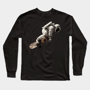 astronaut skateboading Long Sleeve T-Shirt